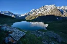 Massif de la Meije et lac du Pontet au lever du jour - © Mireille Coulon - Parc national des Ecrins
