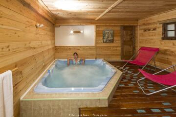 Stay Hiking Freedom and Well-Being at the Chalet d'en Hô - © Bodin Bertrand