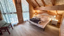 Chambre lit double - © Office de Tourisme de Montgenèvre