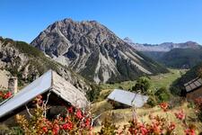 The Alp du Pied and the Chapelle Sainte-Marie-Madeleine_Cervières - © S.Morattel