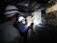 A l'intérieur de la mine de la Cabane, les failles pour extraire le charbon sont encore visibles - © Laury Chamerlat