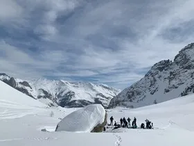 Raquette nocturne - balade sous les étoiles ou nuit en igloo avec Bureau Montagne Horizons