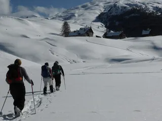 A convivial end to the year on snowshoes in Cervières - Fugues en Montagne - © Fugues en Montagne