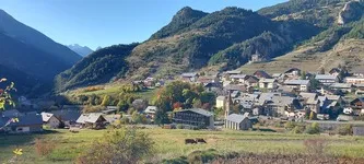 L ETABLON & le VILLAGE - © JP CHARDON