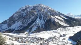 VILLAGE EN HIVER - © JP CHARDON