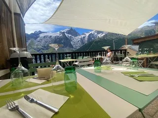 Terrasse du restaurant la Reine Meije - © F.Jongen