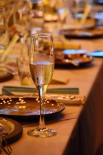 Table de fête et coupe de pétillant - © pixabay