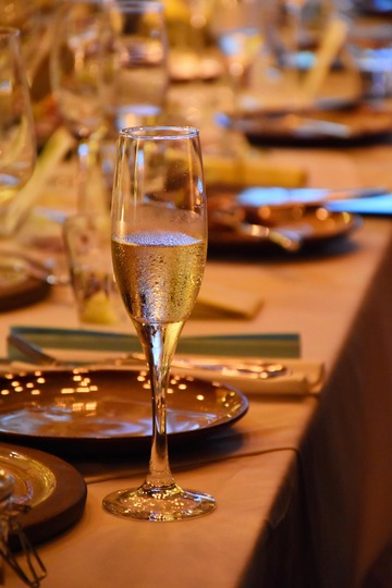 Table de fête et coupe de pétillant - © pixabay