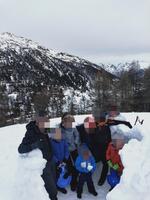 Construction d'igloo en famille - © TheoTour