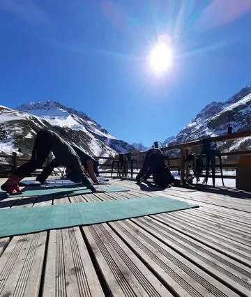 Salutations au soleil - © TheoTour