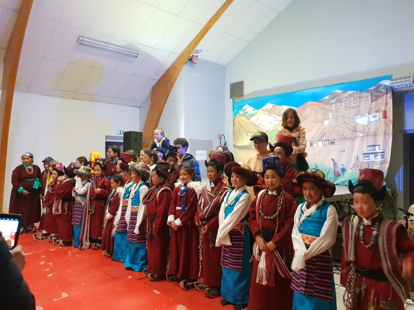 Spectacle à la Grave des enfants Ladakhis - © Marie-Ange VINAY