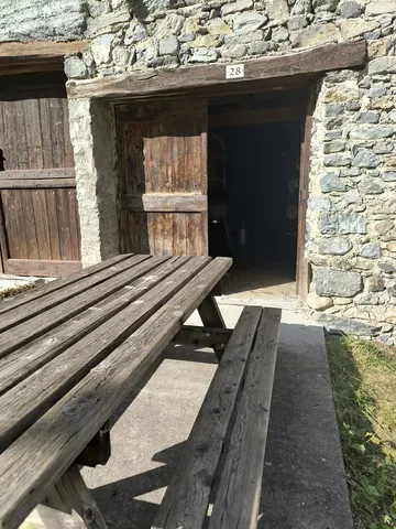 Entrée grange et appartement - © Chesné E