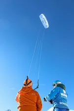Snowkite au col du Lautaret - École Wayra_Villar-d'Arêne - © L.Chamerlat