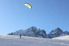Snowkite au col du Lautaret - École Wayra_Villar-d'Arêne - © L.Chamerlat