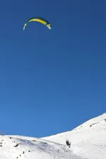 Snowkite au col du Lautaret - École Wayra_Villar-d'Arêne - © L.Chamerlat