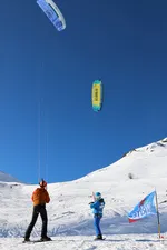 Snowkite au col du Lautaret - École Wayra_Villar-d'Arêne - © L.Chamerlat