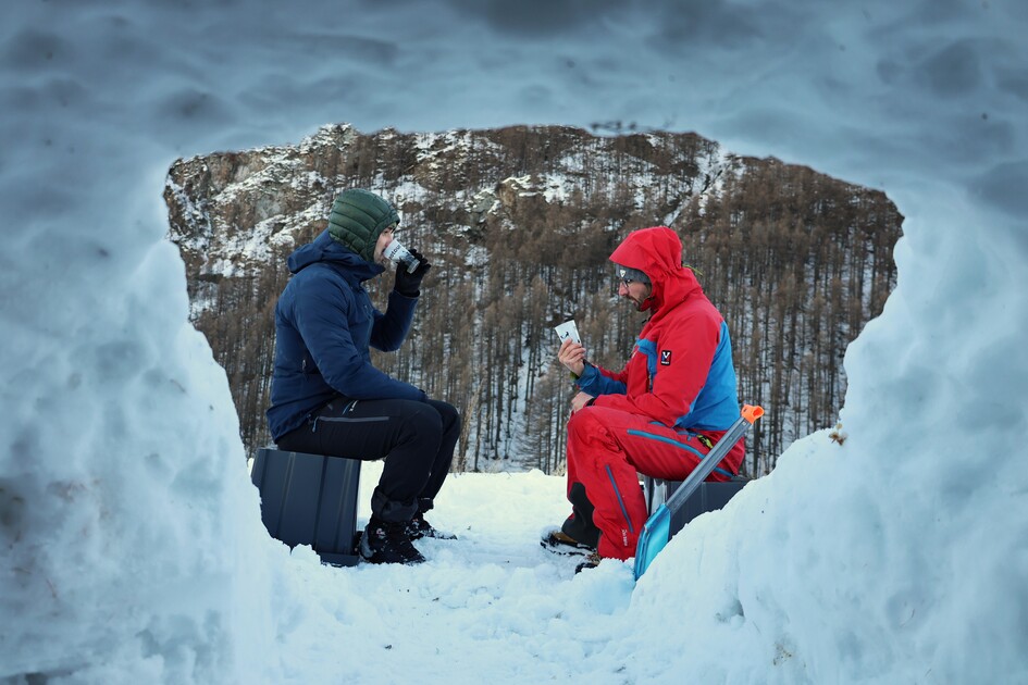 Pause goûter au campement avec Théotour - © L.Chamerlat