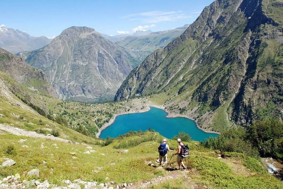 randonneurs au lac du Lauvitel - © Denis Fiat - PNE