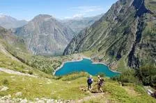 randonneurs au lac du Lauvitel - © Denis Fiat - PNE