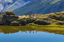 Randonneurs au lac Lérié - © Bertrand Bodin © Parc national des Ecrins