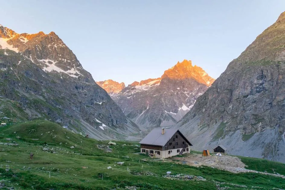 Crossing from Lautaret to Alpe de Villar - © Thibaut Blais - Parc national des Ecrins