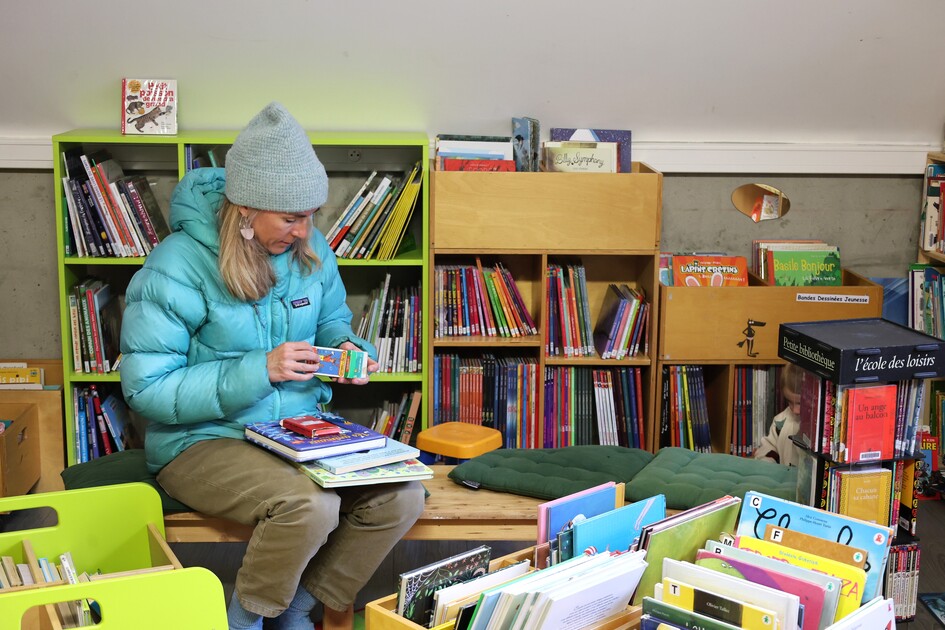 Toute une partie de la bibliothèque est dédiée à la jeunesse - © L.Chamerlat