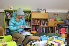 Toute une partie de la bibliothèque est dédiée à la jeunesse - © L.Chamerlat