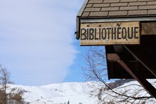 La bibliothèque de Villar d'Arène située à côté de la Mairie - © L.Chamerlat