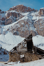 Ruine parmi les chalets d'Izoard - © G.CHARLIER