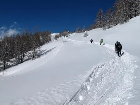 Snowshoeing up to Refuge Ricou