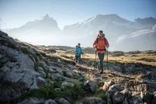 Randonneurs au lac Noir - © © Parc national des Ecrins - Carlos Ayesta
