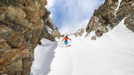 Skiing downhill - © T.Blais