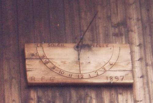 Cadran solaire en bois de l'Arpelin