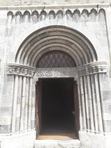Portail d'entrée de la façade sud de l'église Saint-Pancrace - Villard-Saint-Pancrace - Izoard - © C.LECORRE/OTHV