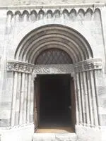 Portail d'entrée de la façade sud de l'église Saint-Pancrace - Villard-Saint-Pancrace - Izoard - © C.LECORRE/OTHV