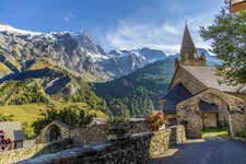 The Church of Notre-Dame de l'Assomption under the gaze of the Meije - © Alpes photographies