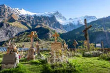 Notre-Dame de l'Assomption de la Grave church cemetery - © Alpes photographies