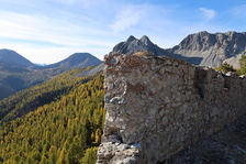 Rampart and view of the Lausette fort - © L.Chamerlat