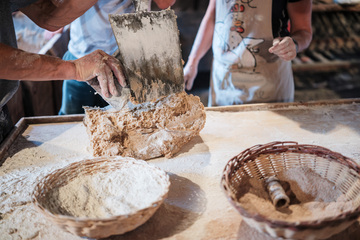 Preparing bread in the Chazelet oven - © T.Poinas