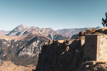 Fort de l'Olive and surrounding peaks - © T.Blais