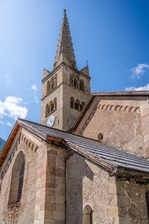 L'église Saint-Marcellin se trouve au coeur du hameau  de Ville Haute à Névache - © Alpes photographies