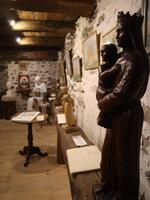 Les sculptures de Julien-Joseph au premier étage de la maison Faure Vincent Dubois - © Laury Chamerlat