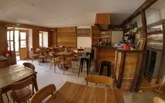 Buon ristorante locale biologico del villaggio - © Au Vialaou