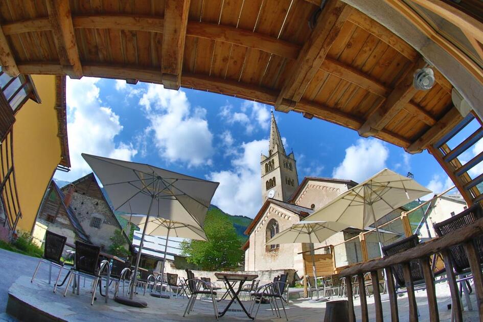 Where to eat village center church - © Au Vialaou