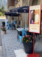 Bistrot de la Meije - terrasse sous les arcades - La Grave - © A. AUDON