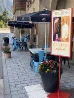 Bistrot de la Meije - terrasse sous les arcades - La Grave - © A. AUDON