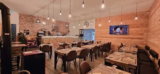 Canteen interior - © ©T. Bouchard
