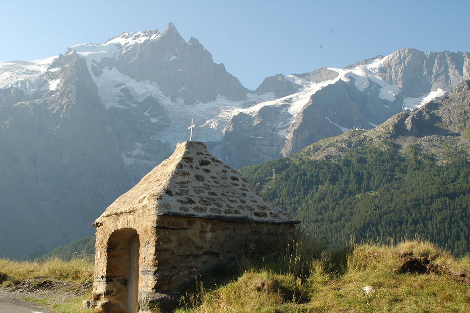 Point de vue sur l'oratoire Saint-Anne du Chazelet - La Grave - © OTHV / J. Selberg
