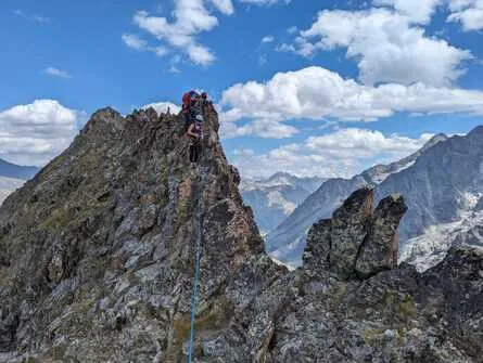 Peyrou d'Amont ridge- Ecole d'alpinisme des Écrins