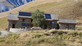 Vue sur le refuge du pic du mas de La Grave - © Refuge du pic du mas de La Grave